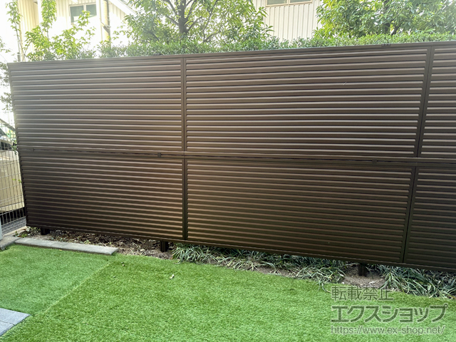 東京都江東区ののフェンス・柵 ミエーネフェンス 目隠しルーバータイプ 2段支柱 自立建て用 施工例