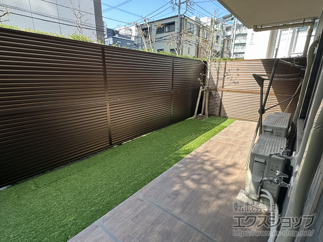 東京都江東区ののフェンス・柵 ミエーネフェンス 目隠しルーバータイプ 2段支柱 自立建て用 施工例