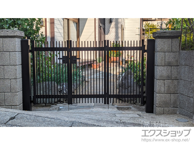神奈川県横須賀市のの門扉 ハイ千峰 3枚折戸 柱使用(105角)キャスターなし 施工例