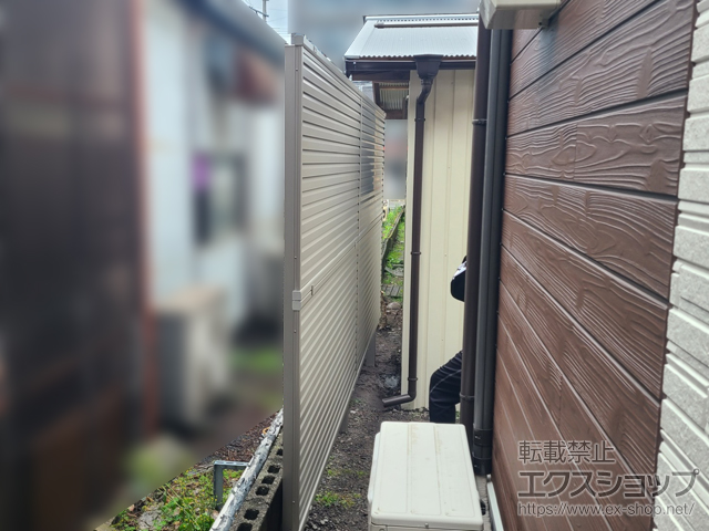 大分県別府市ののフェンス・柵 ミエーネフェンス 目隠しルーバータイプ 2段支柱 自立建て用 施工例