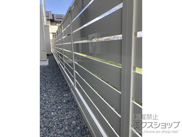 長野県長野市ののフェンス・柵 モクハイフェンス アルミ色タイプ フリーポールタイプ+下桟すきまカバー 施工例