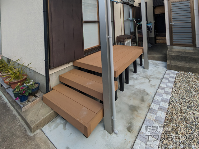 福岡県糸島市ののウッドデッキ リウッドデッキ 200+段床セット　側面段床2段（外観左側） 施工例