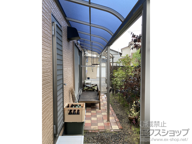 鹿児島県鹿児島市ののテラス屋根 プレシオステラスII R型 テラスタイプ 連棟　積雪〜20cm対応+吊り下げ式固定物干し　ロング 施工例