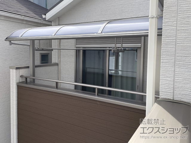 大阪府東大阪市ののバルコニー・ベランダ屋根 ソラリア R型 屋根タイプ 単体 積雪〜20cm対応+吊り下げ式固定物干し 標準タイプ 長さ:標準 施工例