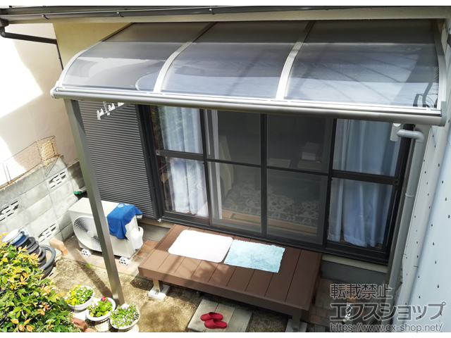 熊本県熊本市ののテラス屋根 ソラリア R型 テラスタイプ 単体 積雪〜20cm対応＋吊り下げ式固定物干し 標準タイプ 長さ:標準（2本入り）×1セット 施工例