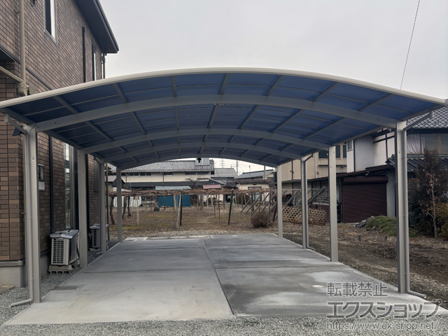 山梨県南アルプス市ののカーポート アリュース 600タイプ 縦連棟セット（4台用）積雪〜20cm対応 施工例