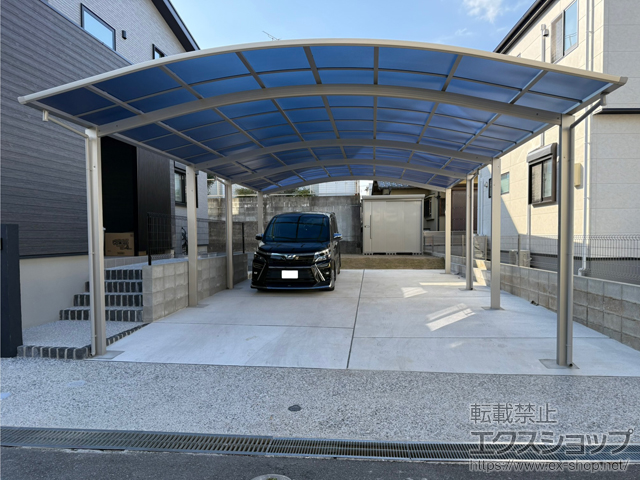 福岡県古賀市ののカーポート アリュース 600タイプ 縦連棟セット（4台用）積雪〜20cm対応 施工例