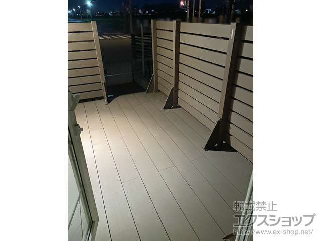 北海道札幌市ののウッドデッキ リウッドデッキ 200＋独立式リウッドステップ2型＋リウッドデッキフェンス3型<横スリット> 施工例