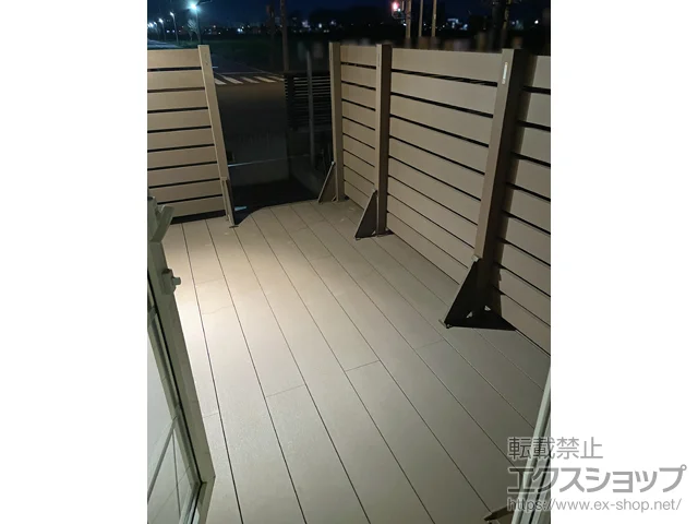 北海道札幌市のYKKAPのウッドデッキ リウッドデッキ 200＋独立式リウッドステップ2型＋リウッドデッキフェンス3型<横スリット> 施工例