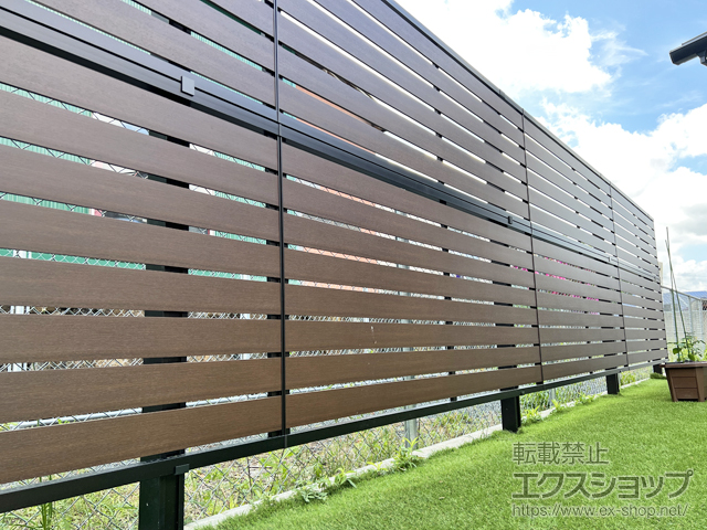 福岡県嘉穂郡桂川町ののフェンス・柵、物置・屋外倉庫、ウッドデッキ モクアルフェンス 横板タイプ 2段支柱 自立建て用 施工例