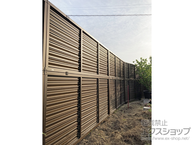 岡山県津山市ののフェンス・柵 ミエーネフェンス 目隠しルーバータイプ 2段支柱 自立建て用 施工例