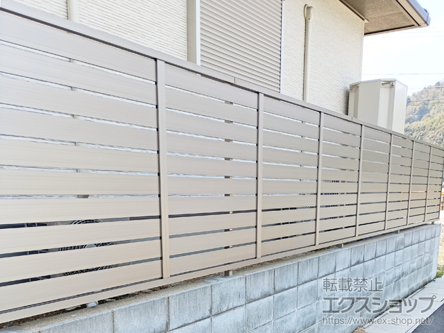 山口県柳井市ののフェンス・柵 モクハイフェンス アルミ色タイプ　フリーポールタイプ 施工例