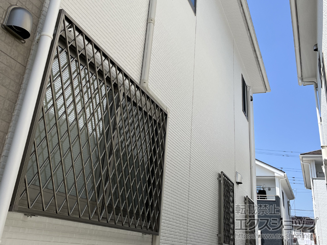 埼玉県熊谷市のLIXIL リクシル（トステム）の面格子・窓格子 【特注】アルミ面格子 ヒシクロス 施工例
