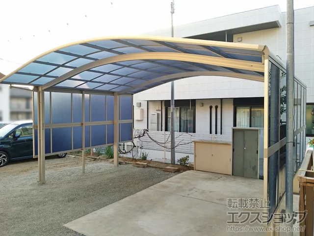 神奈川県厚木市のYKKAPのカーポート アリュース 600タイプ 2台用 積雪～20cm対応＋サイドパネル（両側設置） 施工例