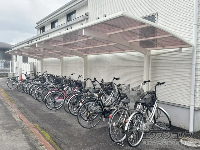 和歌山県和歌山市のYKKAPのサイクルポート アリュース ミニ 600タイプ 縦連棟 積雪～20cm対応 施工例