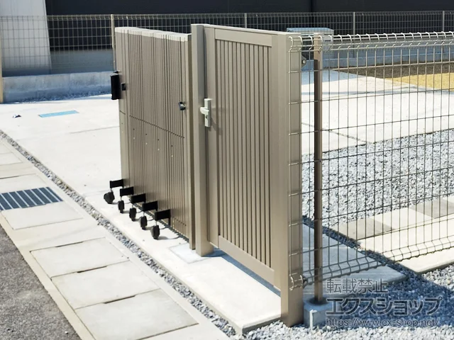 岐阜県川崎市のYKKAPの門扉 開き門扉AB TS1型 片開き 柱使用 施工例