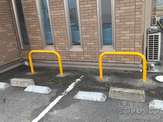 和歌山県伊都郡かつらぎ町ののカーゲート スペースガード(車止め) U60型 スチール 固定式 施工例