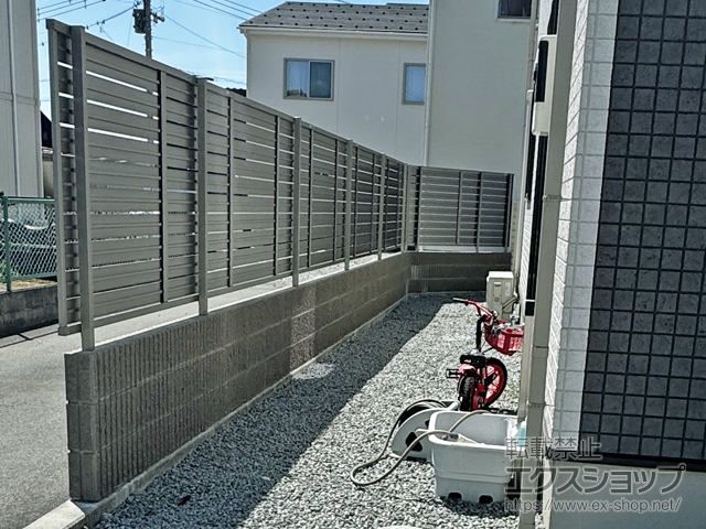 山梨県甲斐市ののフェンス・柵 フェンスAB YS3型 横スリット3 フリーポールタイプ 施工例