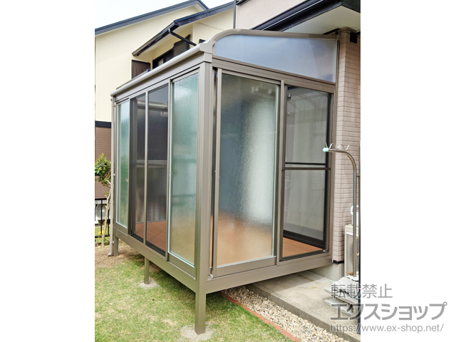 三重県桑名市ののテラス囲い・サンルーム サニージュ R型 床納まり ランマ無 積雪〜50cm対応＋側面付け物干し 施工例