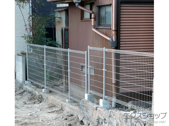 愛知県名古屋市ののフェンス・柵 メッシュフェンス M0　間仕切柱施工 施工例