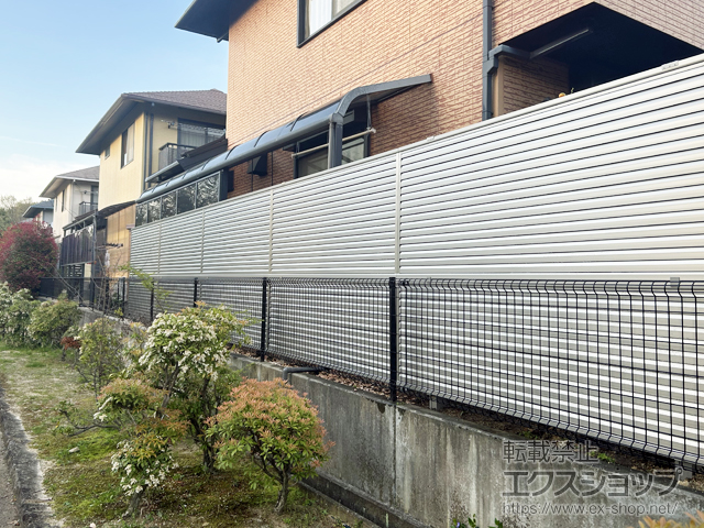 奈良県北葛城郡広陵町ののフェンス・柵 ミエーネフェンス 目隠しルーバータイプ 2段支柱 自立建て用 施工例