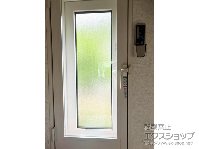 山形県米沢市のの玄関ドア、二重窓（内窓） インプラス 開き窓 外観右吊元 施工例