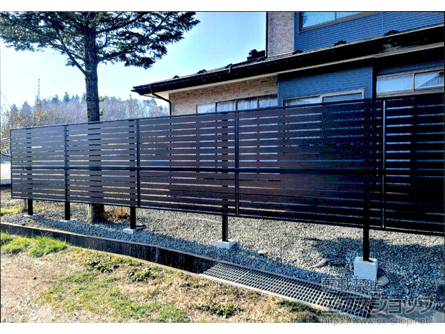 岩手県盛岡市ののフェンス・柵 モクアルフェンス 横板タイプ 2段支柱 自立建て用 施工例