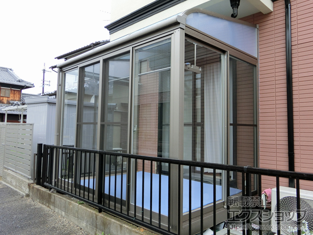 滋賀県守山市ののテラス囲い・サンルーム サニージュ R型 床納まり ランマ無 積雪〜20cm対応 ＊ガラス組込み仕様 施工例