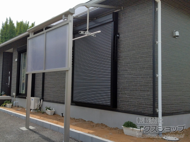 茨城県土浦市ののテラス屋根 ソラリア R型 テラスタイプ 単体 積雪〜20cm対応＋吊り下げ式上下可動　物干し 着脱機能なし 標準＋前面パネル 施工例