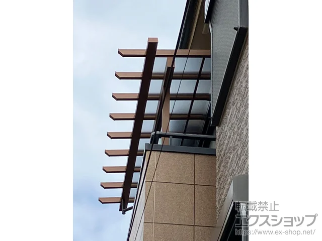千葉県浦安市のYKKAPのバルコニー屋根 サザンテラス (パーゴラ仕様) 1500 屋根タイプ 単体 積雪～50cm対応 施工例
