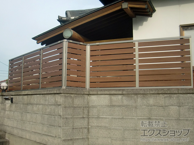 山口県下関市ののフェンス・柵 モクハイフェンス 木調色タイプ  アルミ多段柱仕様 施工例