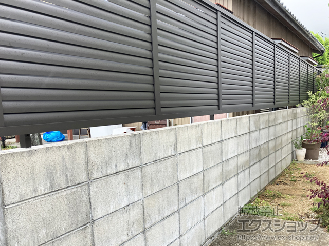 徳島県小松島市ののフェンス・柵 フェンスAB YL3型 横ルーバー3 フリーポールタイプ 施工例