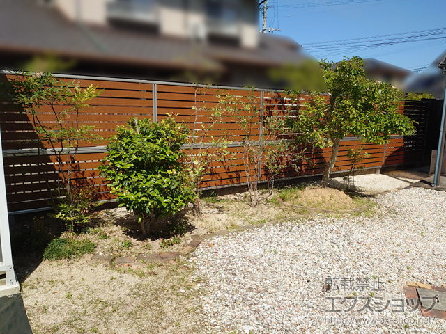 佐賀県杵島郡白石町ののフェンス・柵 ルシアスフェンスF04型 横板 複合色 2段支柱 自立建て用 施工例