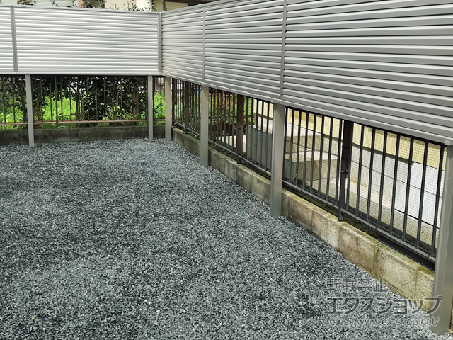 熊本県熊本市ののフェンス・柵 ミエーネ目隠しルーバーフェンス 上段のみ設置 自立建て用 施工例
