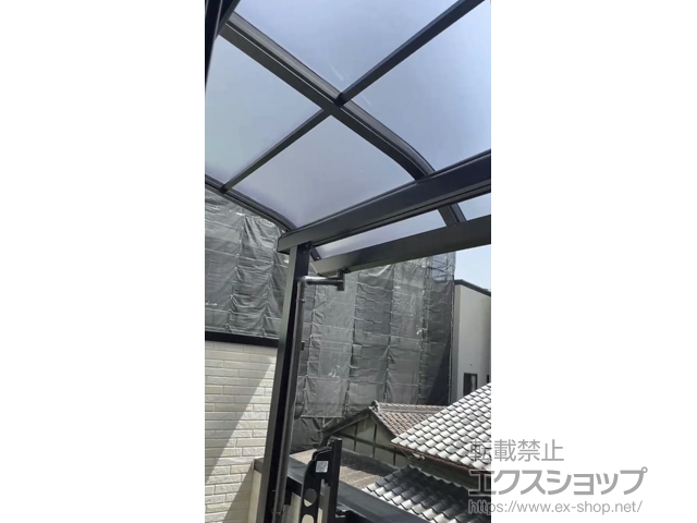 大阪府大阪市ののバルコニー・ベランダ屋根 ソラリア R型 屋根タイプ 単体 積雪〜20cm対応 施工例