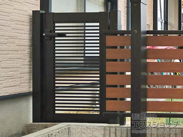 茨城県取手市のの門扉 シンプレオ門扉1型 横格子 片開き 門柱使用 施工例