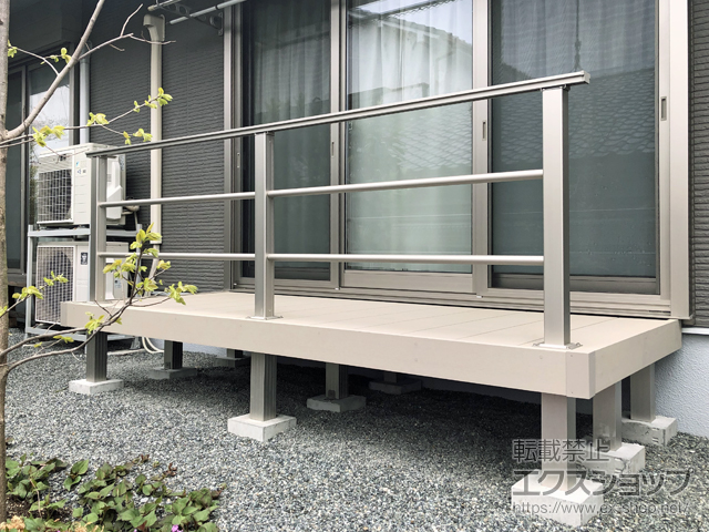 静岡県富士市ののウッドデッキ リウッドデッキ 200＋ルシアスデッキフェンスB03型＜横格子2本タイプ＞ 施工例