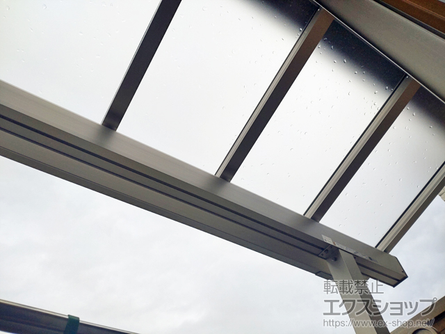 大阪府大阪市ののバルコニー・ベランダ屋根 ソラリア F型 1500 屋根タイプ 単体 積雪〜50cm対応 施工例