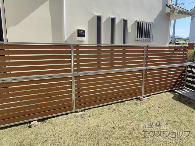 神奈川県藤沢市ののフェンス・柵 ルシアスフェンスF04型 横板 複合色 2段支柱 自立建て用 施工例