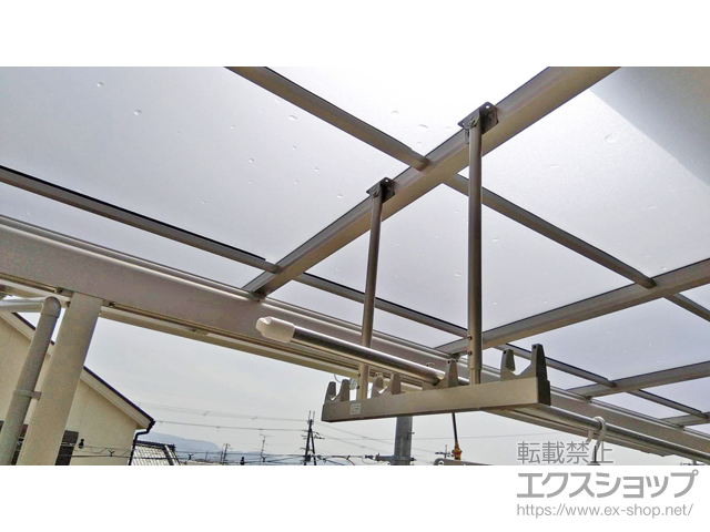 大阪府河内長野市ののバルコニー・ベランダ屋根 ソラリア F型 屋根タイプ 単体 積雪〜20cm対応＋吊り下げ式固定物干し 標準タイプ 施工例