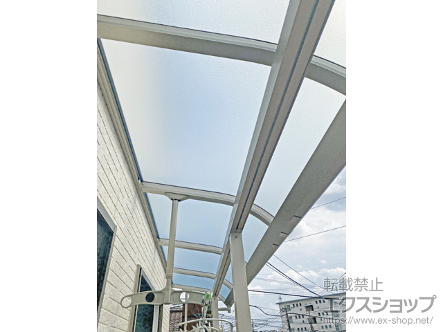 埼玉県新座市ののバルコニー・ベランダ屋根 ソラリア R型 屋根タイプ 連棟 積雪〜20cm対応 施工例