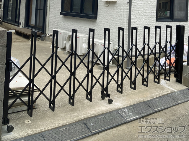 神奈川県川崎市ののカーゲート トリップゲートII 1型 シンプル ノンレール 片開き 36Ｓ 施工例