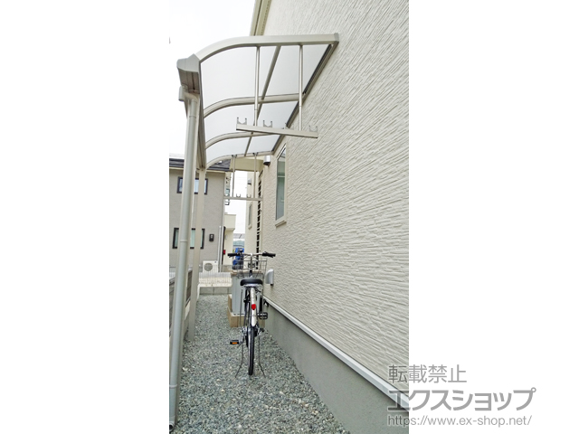 兵庫県姫路市ののテラス屋根 ソラリア R型 テラスタイプ 単体 積雪〜20cm対応＋吊り下げ式固定物干し 幅:標準 施工例