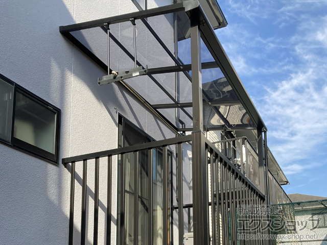 広島県安芸郡府中町ののバルコニー、バルコニー・ベランダ屋根 スピーネ F型 ビューステージHスタイル屋根タイプ 単体 積雪〜20cm対応＋吊り下げ物干し Ａセット 施工例