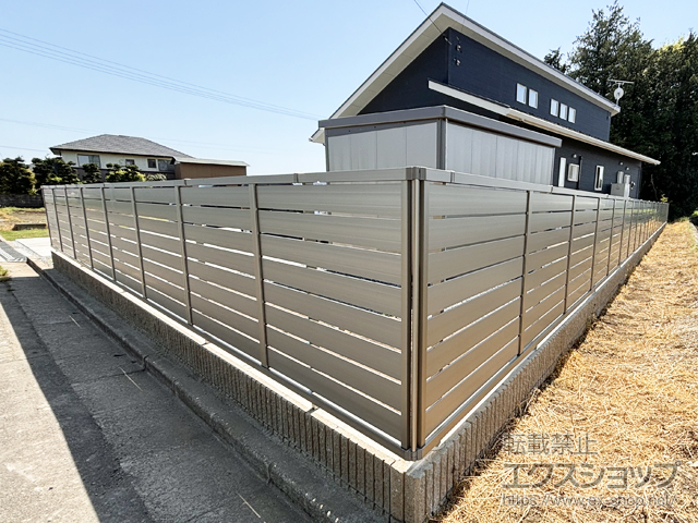 栃木県大田原市ののフェンス・柵 フェンスAB YS3型 横スリット3 フリーポールタイプ 施工例