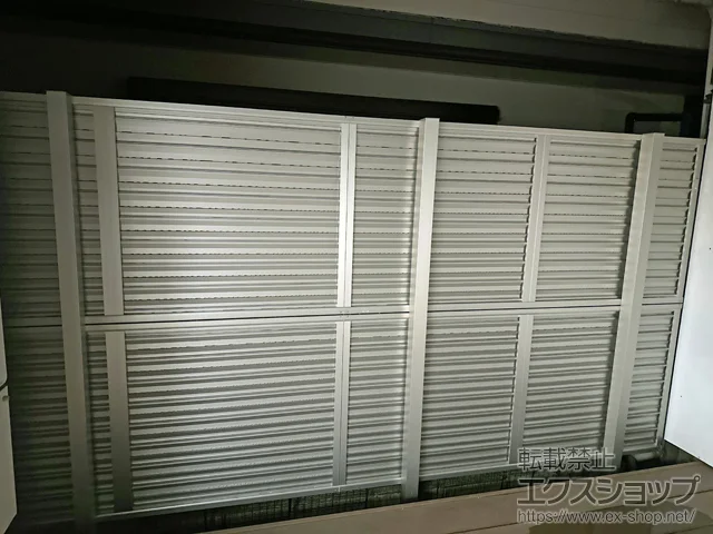 大阪府大阪市のValue Selectのフェンス・柵・塀 ミエーネフェンス 目隠しルーバータイプ 2段支柱 自立建て用 施工例