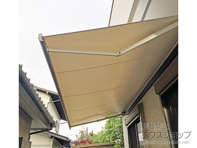埼玉県所沢市のLIXIL リクシル（トステム）のオーニング・日よけ 彩風 あやかぜ C型 手動式 施工例