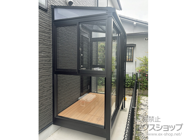 京都府亀岡市ののテラス囲い・サンルーム サニージュ F型 床納まり ランマ無 積雪〜20cm対応 ＊ガラス組込み仕様＋網戸 施工例