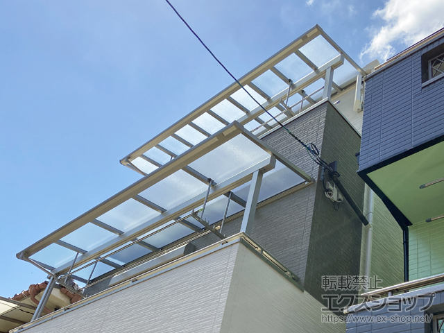 大阪府摂津市ののバルコニー・ベランダ屋根 ソラリア F型 1500 屋根タイプ 単体 積雪〜50cm対応＋吊り下げ式固定物干し 施工例