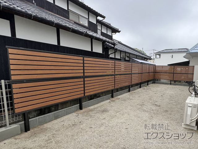 福岡県糟屋郡宇美町ののフェンス・柵 モクアルフェンス 横板タイプ 2段支柱 自立建て用 施工例